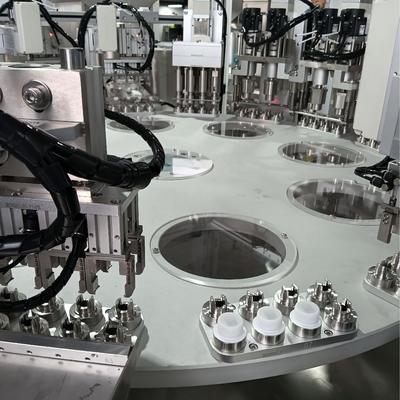 Máquina de ensamblaje de tapa de helicóptero conforme a las normas GMP con detección de par y prensado automático para una tasa calificada alta