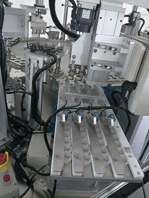 Un buen precio. Máquina de ensamblaje de tapa de helicóptero, tapa de leche y tapa de jugo en línea