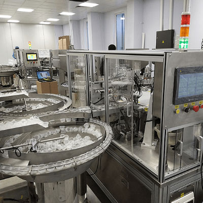 Un buen precio. Máquina de ensamblaje Euro Cap para botellas médicas - Servo Mecanismo en línea
