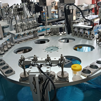 Máquina automática de montaje de vasos de orina personalizable, muy flexible y adaptable