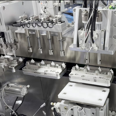 Un buen precio. Máquina de montaje de bombas de loción totalmente automática con 4500 piezas/hora Capacidad 99% Tasa satisfactoria y 1 año de garantía en línea