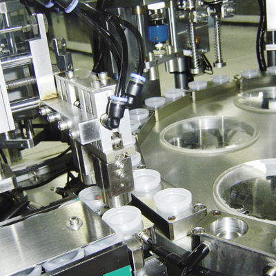 Un buen precio. High Efficiency Euro Cap Assembly Machine with 99% Qualified Rate 95% Operation Rate and Adjustable Speed en línea