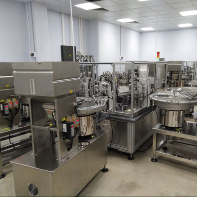 Un buen precio. Máquina ensambladora de tapones Euro Cap con capacidad de 14000-15000 piezas/h, control PLC y construcción en acero inoxidable para tapones de infusión intravenosa en línea